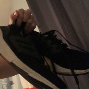 Size 8 men’s ultra boosts in good condition